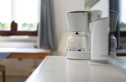 Munchen District Apartment | Knödelhof ‘Room 9’ 3-bed room with shared terrace and WLAN
