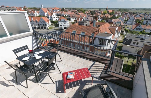 Duinbergen Apartment | Knokke Penthouse 50 meters from the sea max 3 pers.
