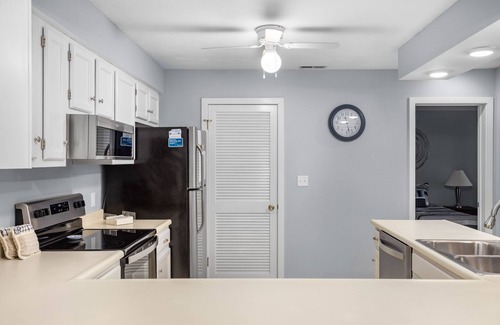Osage Beach Condo | Knolls 0812 - Spacious Waterfront Condo, Great for Large Groups!