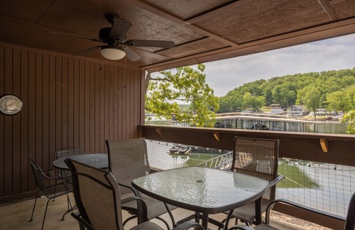 Osage Beach Condo | Knolls 0812 - Spacious Waterfront Condo, Great for Large Groups!