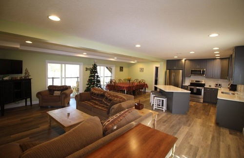 La Follette House | Knot 4 Reel' gentle slope, private hot tub, double deck dock, slide. 5 bathroom