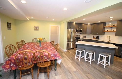 La Follette House | Knot 4 Reel' gentle slope, private hot tub, double deck dock, slide. 5 bathroom