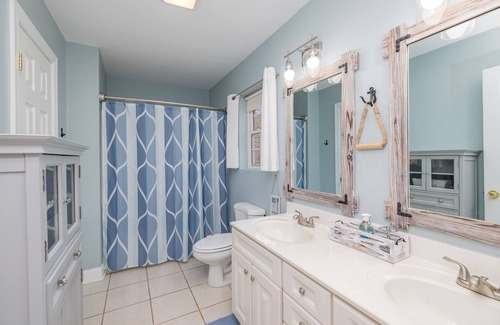 Wise House | Knot Salty, Just Fun: Home Theater, 2 Bars, OutdoorFireplace, Large Beds & More!