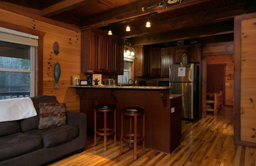 Helen Cabin | Knott's Landing - One-of-a-kind floating water cabin, 15 minutes from Helen, GA