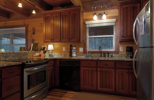 Helen Cabin | Knott's Landing - One-of-a-kind floating water cabin, 15 minutes from Helen, GA
