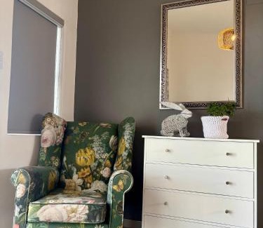 Windhoek Apartment | Knottinghill Studio - About 500 meters from Lady Pohamba Hospital and Grove Mall