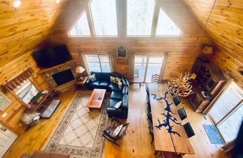 Oakland House | Knotty Dog Lodge- Hot Tub Fire Pit Pet Friendly