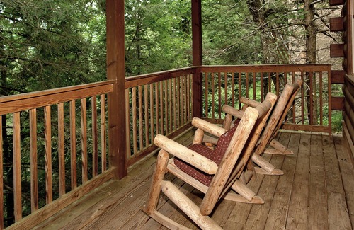 Gatlinburg Cabin | Knotty Pine, A Perfect Gatlinburg Getaway!