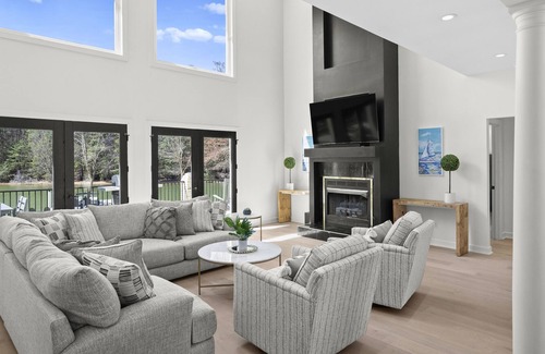 Lake Norman of Catawba House | Knotty Pines |Completely Renovated | Sleeps 20