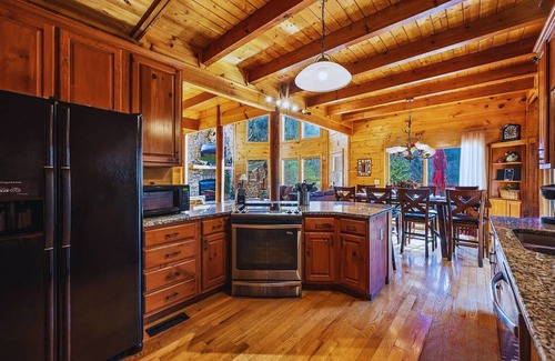 Gatlinburg - Pigeon Forge Cabin | Knotty Pines Summary: