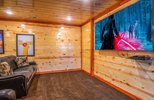 Gatlinburg - Pigeon Forge Cabin | "Know Your Dreams" Private Heated Indoor Pool w/Theatre Room & a Hot Tub!