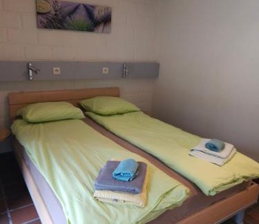 Houthalen Apartment | Knus Bos-Chalet bij Wijers Wandelroutes voor Gezinnen en Wandelaars - Fijnspar 6