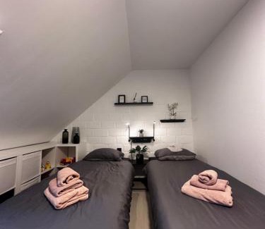 Houthalen Apartment | Knus Bos-Chalet bij Wijers Wandelroutes voor Gezinnen en Wandelaars - Fijnspar 108