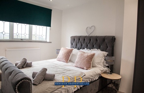 Newcastle-Under-Lyme House | Knutton house|Stylish & Modern|Contractor stays