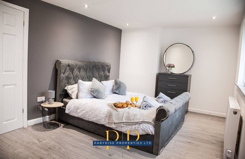 Newcastle-Under-Lyme House | Knutton house|Stylish & Modern|Contractor stays