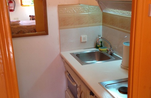 Skiros Apartment | Kochylia trad. Home 1 (orange) in a quiet central location