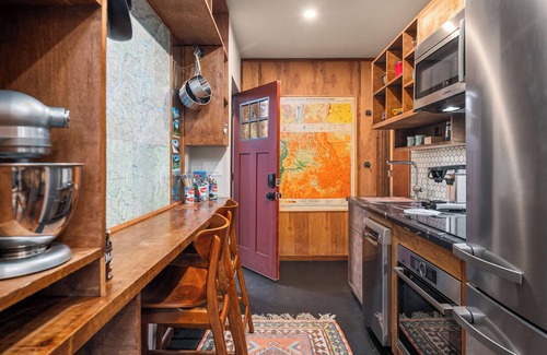 Packwood Cabin | Kodiak Cabin | Hot tub, EV, AC