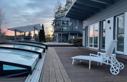 Valkeakoski House | Koe upea loma -Pool House, Metsäkansassa, Valkeakoski