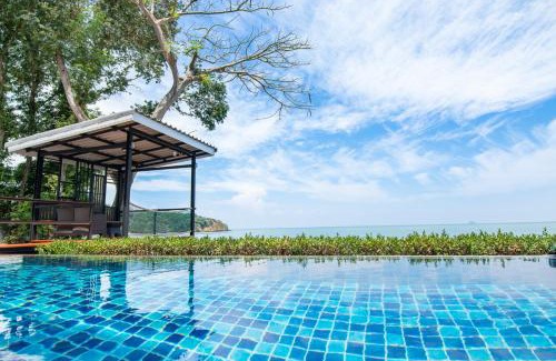 Siray House | Koh Sirey Beachfront Pool Villa
