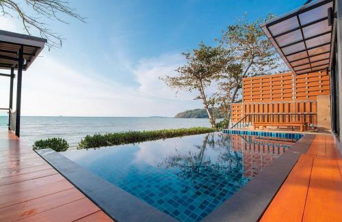 Siray House | Koh Sirey Beachfront Pool Villa