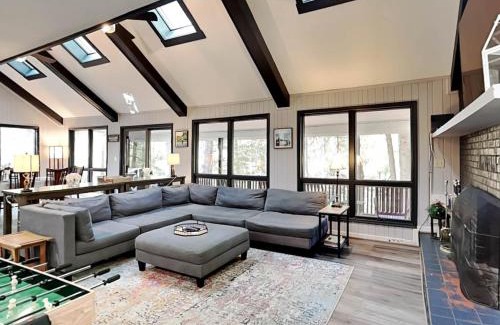 Oakland House | Koi at the Lake