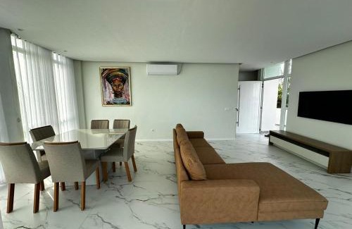Gueima Villa | Koko Beach - Blue sky house