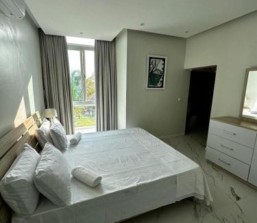 Gueima Villa | Koko Beach - Blue sky house