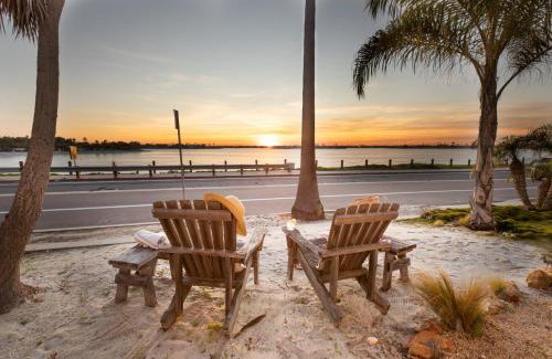 Crown Point House | Kokomo by AvantStay Bayside Getaway w Fire Pit Large Outdoor Patio