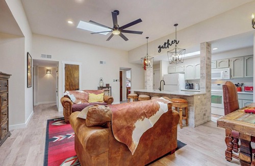 Northeast Heights House | Kokopelli by Casas De Collins