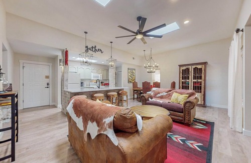 Northeast Heights House | Kokopelli by Casas De Collins