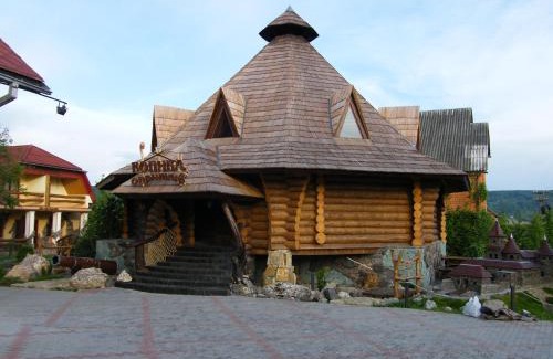 Nyzhnje Selyshche Hotel | Kolyba Opryshkiv