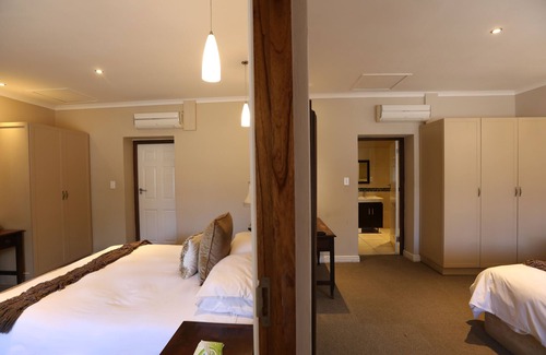 Komani House | Komani Resorts is a four star 18 room Boutique Hotel