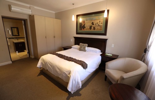 Komani House | Komani Resorts is a four star 18 room Boutique Hotel
