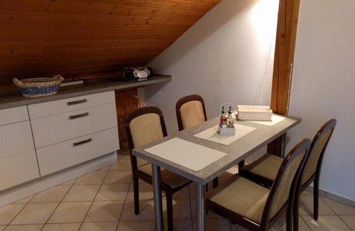 Pitzling Apartment | Komfortabel wohnen am Waldrand von Pitzling