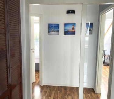 Radefeld Apartment | Komfortables Apartment, Ihr Zuhause auf Zeit mit 3 Schlafzimmern, 2 Balkonen, Netflix & 24h Check-In