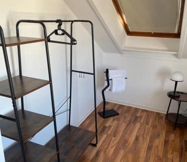 Radefeld Apartment | Komfortables Apartment, Ihr Zuhause auf Zeit mit 3 Schlafzimmern, 2 Balkonen, Netflix & 24h Check-In