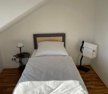 Radefeld Apartment | Komfortables Apartment, Ihr Zuhause auf Zeit mit 3 Schlafzimmern, 2 Balkonen, Netflix & 24h Check-In