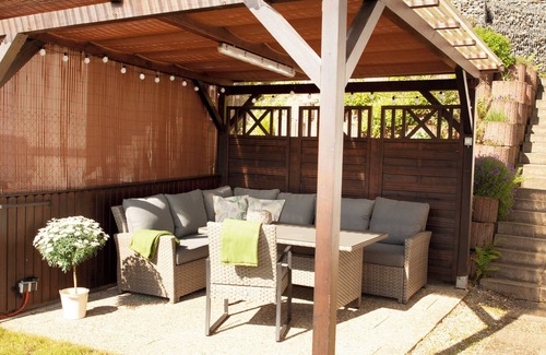Fischerbach House | Komfortables Ferienhaus am Waldrand mit Wunderschönem Ausblick ins Tal