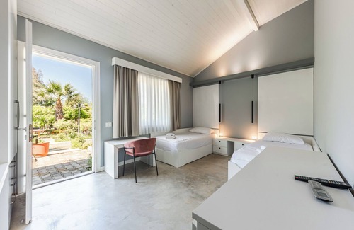 Ishem Hotel | Kompleksi Aljoma