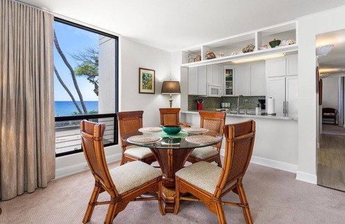 Kailua-Kona Condo | Kona By the Sea #124 - Oceanfront Retreat with Central AC and Sunset Views