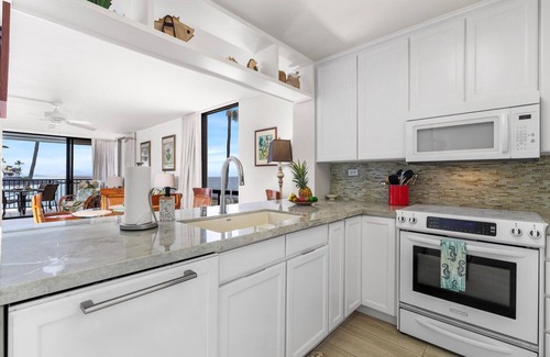 Kailua-Kona Condo | Kona By the Sea #124 - Oceanfront Retreat with Central AC and Sunset Views