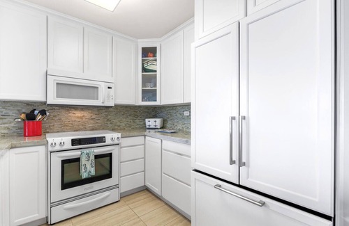 Kailua-Kona Condo | Kona By the Sea #124 - Oceanfront Retreat with Central AC and Sunset Views