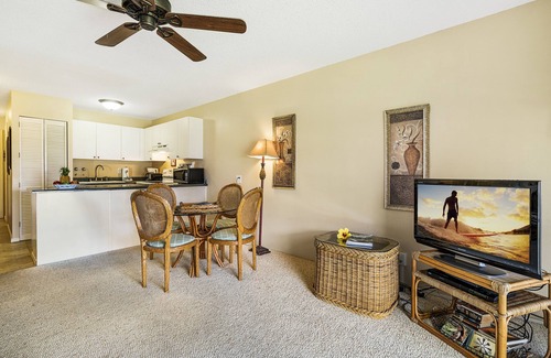 Kailua-Kona Condo | Kona Isle C28. Corner Unit, 2nd Floor, Ocean Views, & Air Conditioning!