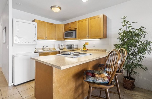 Kailua-Kona Condo | Kona Isle E-24 Direct Ocean front coner unit 2nd Floor,Sleeps 4, Spectacular