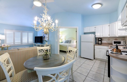 Rock Harbor Hotel | Kona Kai Resort and Gallery - Adults Only