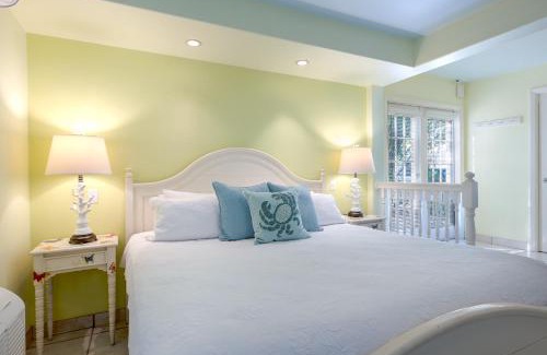 Rock Harbor Hotel | Kona Kai Resort and Gallery