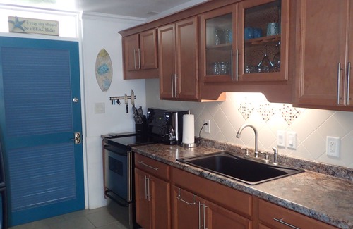 Kahaluu Bay Condo | Kona Magic Sands Oceanfront Studio #307 with COOL A/C