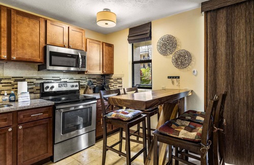 Kailua-Kona Condo | Kona Makai 2103: Remodeled Condo w/AC in Oceanfront Complex