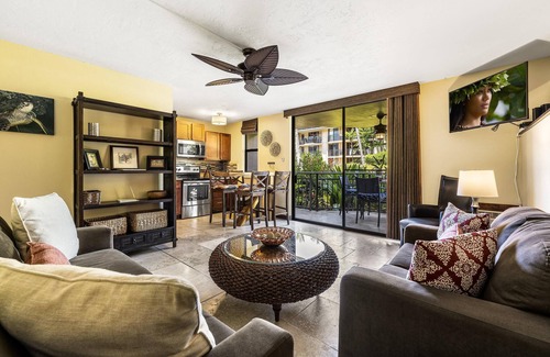 Kailua-Kona Condo | Kona Makai 2103: Remodeled Condo w/AC in Oceanfront Complex