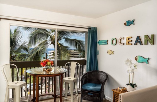 Historic Kailua Village Condo | Kona Mansions#301 Top Floor, Corner Unit w/Ocean views & AC